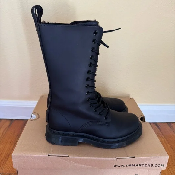 1914 Kolbert Tall Dr. Martens snowplow size 8 fur lined boot black - Picture 2 of 9